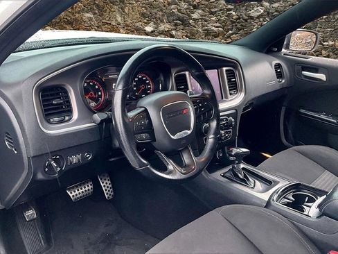 Used 2022 Dodge Charger R/T w/ Blacktop Package image 11