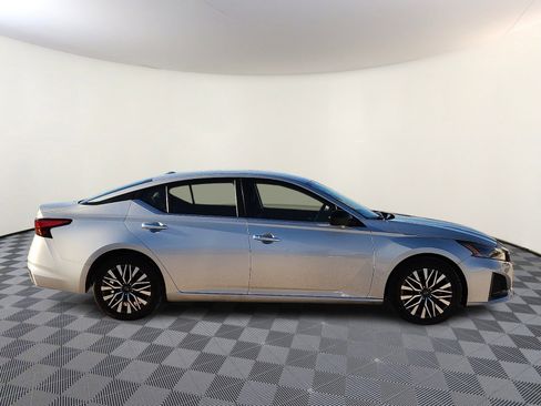 Used 2024 Nissan Altima 2.5 SV image 5