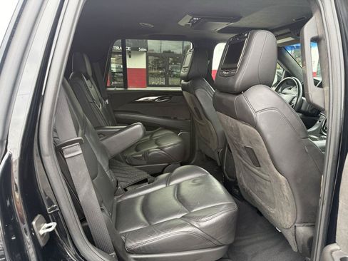 Used 2018 Cadillac Escalade Platinum AWD/4WD image 20