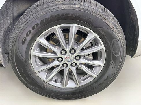 Used 2024 Buick Enclave Premium image 34