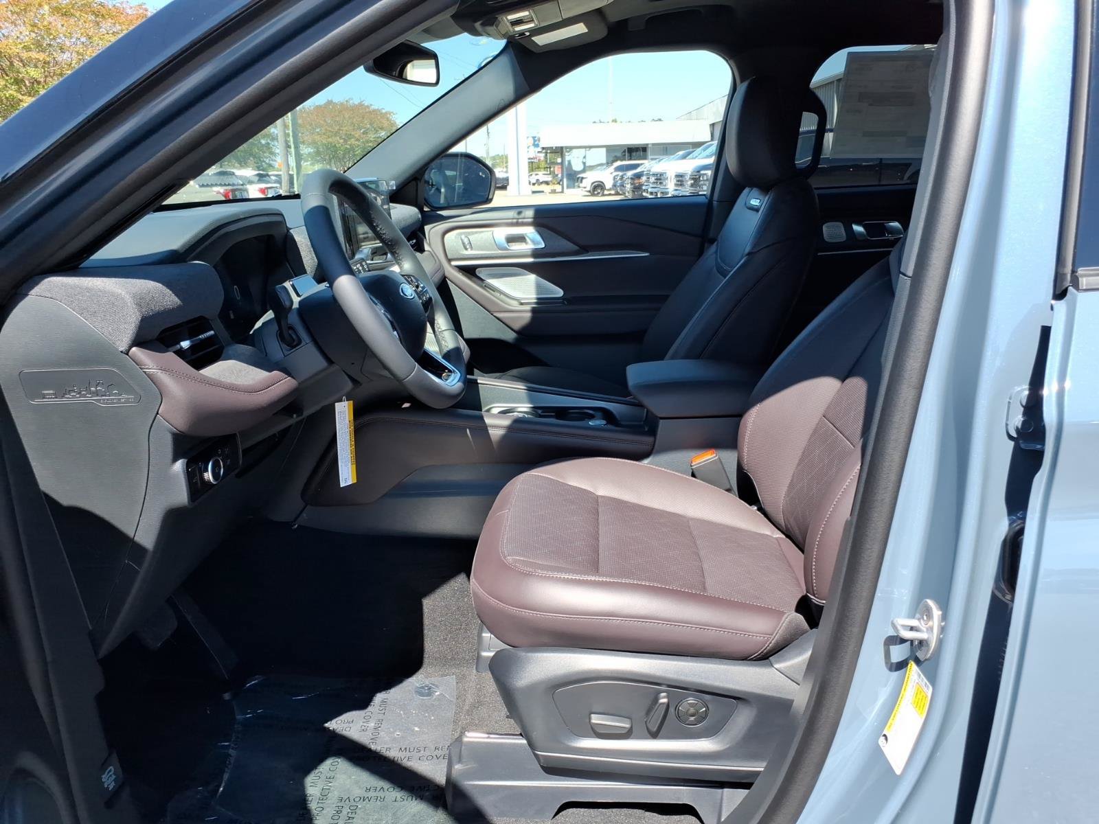 New 2027 Ford Explorer Platinum RWD image 8