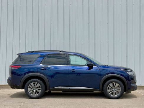 Used 2022 Nissan Pathfinder SV AWD/4WD image 7
