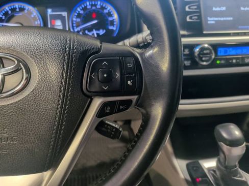 Used 2018 Toyota Highlander XLE AWD/4WD image 16