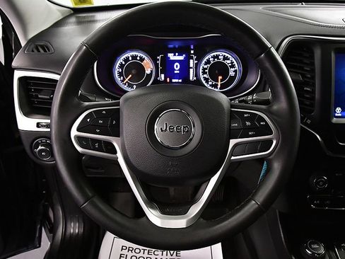 Used 2022 Jeep Cherokee Latitude AWD/4WD image 17