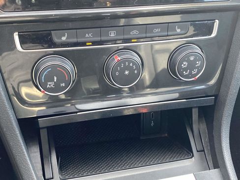 Used 2021 Volkswagen Golf 4-Door image 25