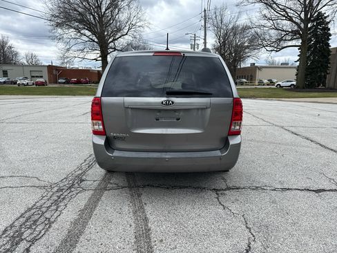 Used 2011 Kia Sedona LX image 6