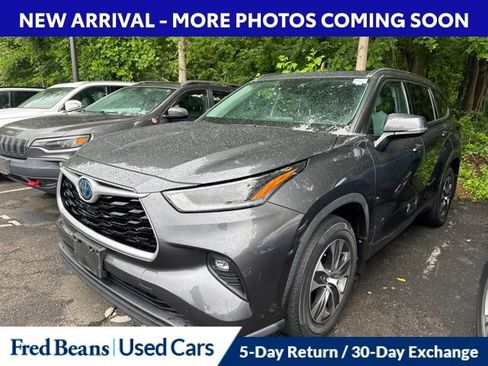 Used 2021 Toyota Highlander XLE AWD/4WD image 1