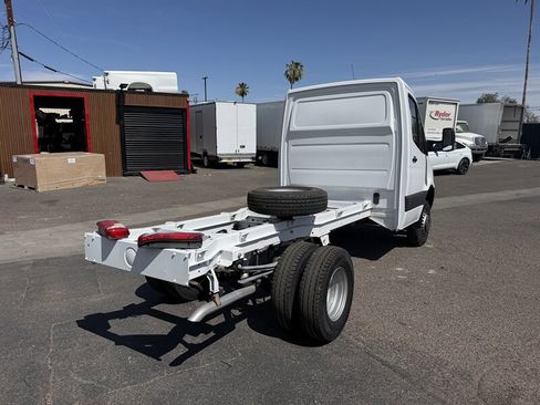 Used 2023 Mercedes-Benz Sprinter 3500 image 3