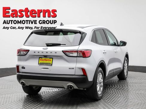 Used 2022 Ford Escape SE image 5