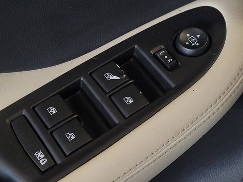 Used 2019 Buick Envision Essence FWD image 27
