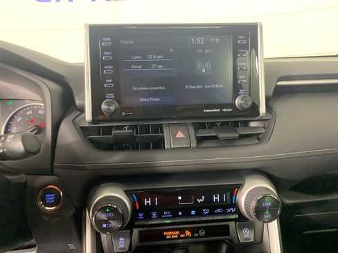 Used 2021 Toyota RAV4 XLE w/ Convenience Package image 25