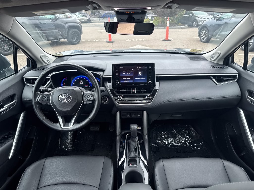 Used 2022 Toyota Corolla Cross XLE w/ Convenience Package AWD/4WD image 10