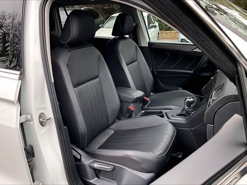 Certified 2023 Volkswagen Tiguan SE w/ Panoramic Sunroof Package image 8