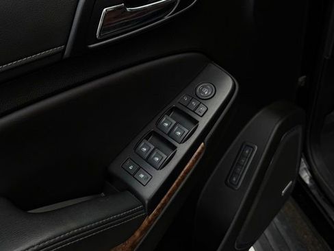 Used 2019 Chevrolet Suburban Premier w/ Premier Plus Edition AWD/4WD image 13