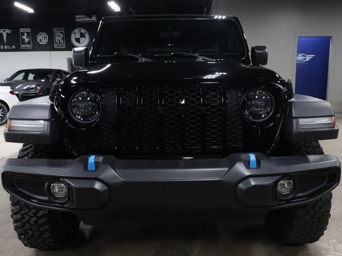 Used 2023 Jeep Wrangler Unlimited w/ Sun & Screen Package image 8