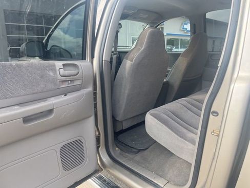 Used 2004 Dodge Dakota SLT w/ Deluxe Convenience Group AWD/4WD image 22