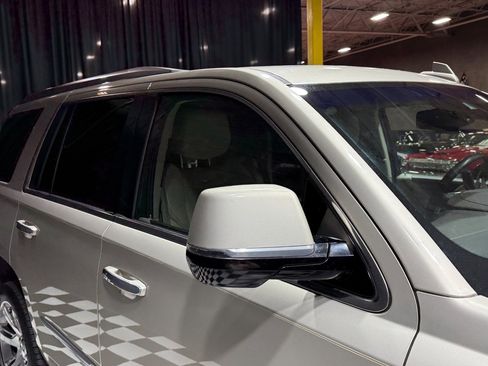 Used 2015 Cadillac Escalade Luxury image 40