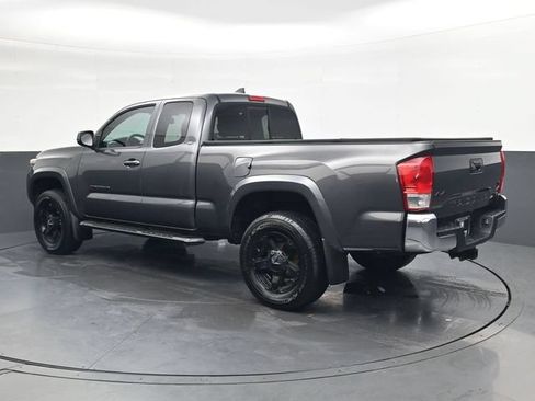 Used 2016 Toyota Tacoma SR5 w/ SR5 Appearance Package (SN) AWD/4WD image 7