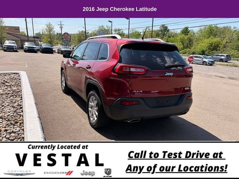 Used 2016 Jeep Cherokee Latitude AWD/4WD image 9