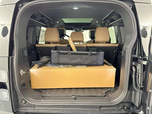 New 2026 Land Rover Defender 110 X-Dynamic SE AWD/4WD image 28