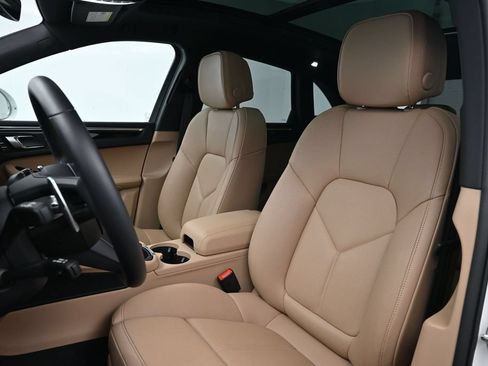 Certified 2026 Porsche Macan AWD/4WD image 5