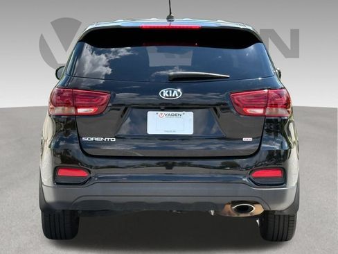 Used 2019 Kia Sorento FWD image 16