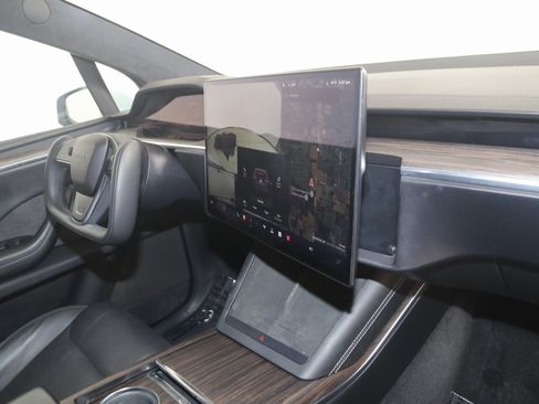 Used 2022 Tesla Model X image 49