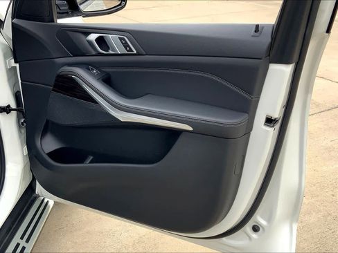 Used 2019 BMW X5 xDrive40i w/ Premium Package AWD/4WD image 23