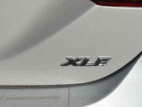 Used 2020 Toyota Camry XLE FWD image 12