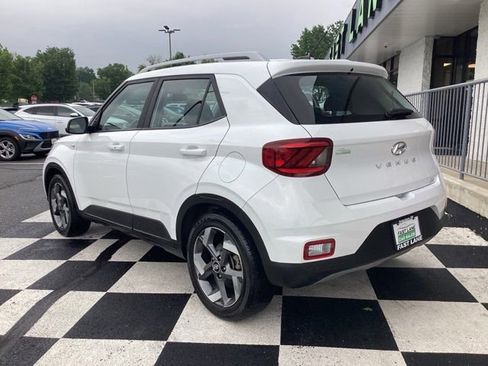 Used 2025 Hyundai Venue SEL FWD image 7