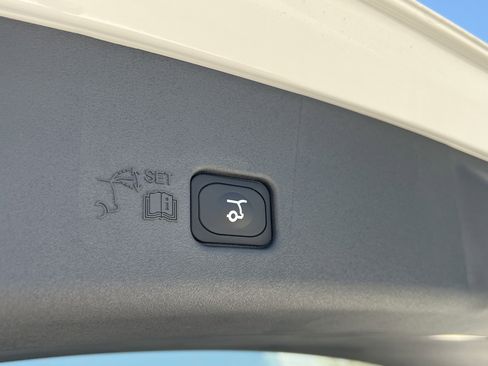 New 2025 Lincoln Nautilus Premier w/ Equipment Group 102A image 32