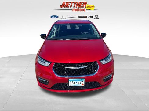 Used 2024 Chrysler Pacifica Touring-L AWD/4WD image 8