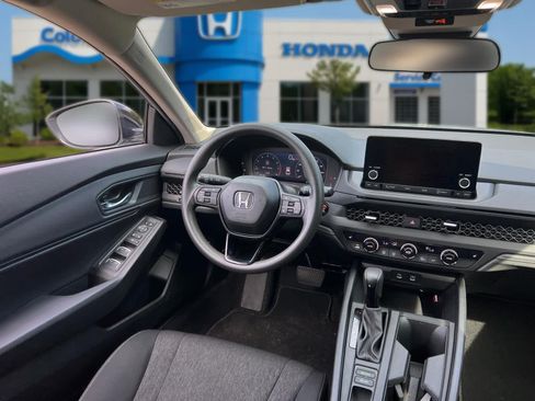 Used 2025 Honda Accord SE image 32