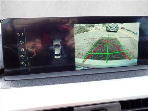 Used 2017 BMW 320i xDrive 320i xDrive image 19