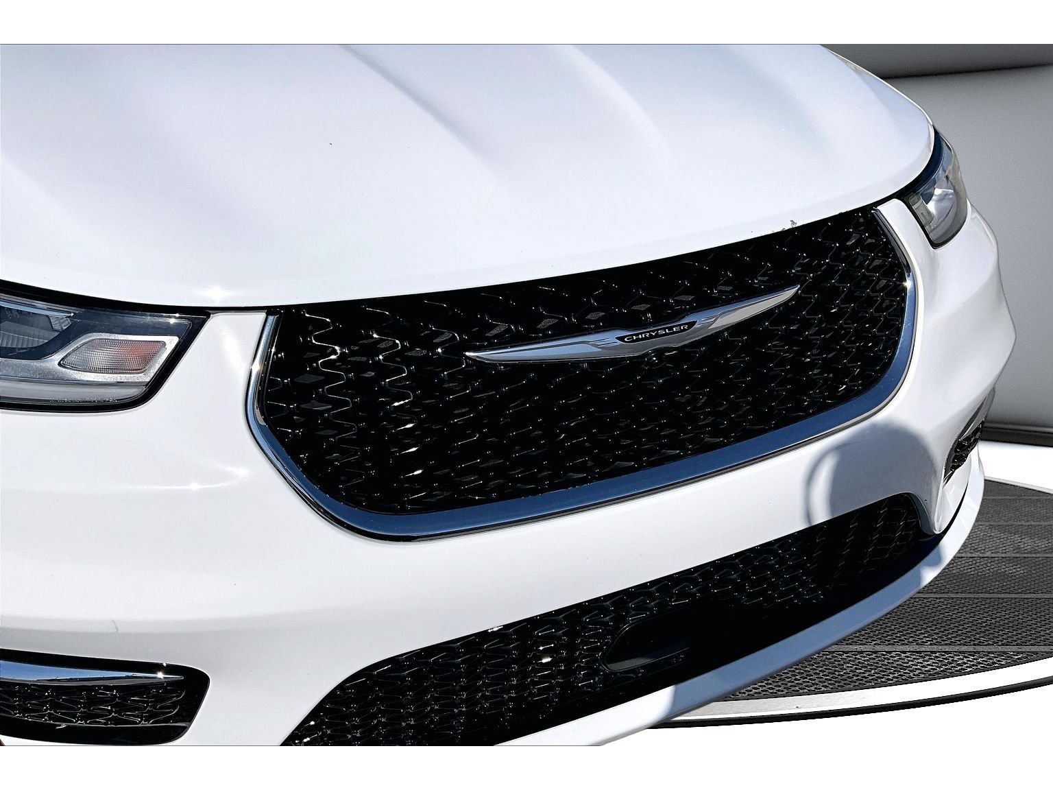 Certified 2022 Chrysler Pacifica Touring-L FWD image 54