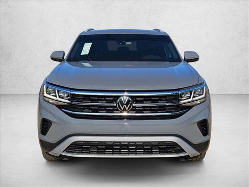 Used 2020 Volkswagen Atlas Cross Sport SE w/ Panoramic Sunroof Package FWD image 2