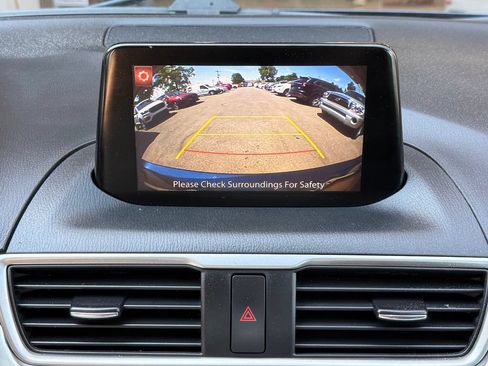Used 2018 MAZDA MAZDA3 Touring FWD image 27