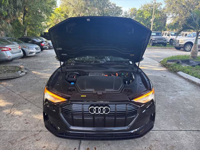 Used 2021 Audi e-tron Premium w/ Convenience Plus Package AWD/4WD image 33