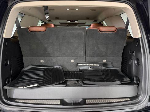 Used 2019 Cadillac Escalade Premium Luxury w/ LPO, Radiant Package AWD/4WD image 42