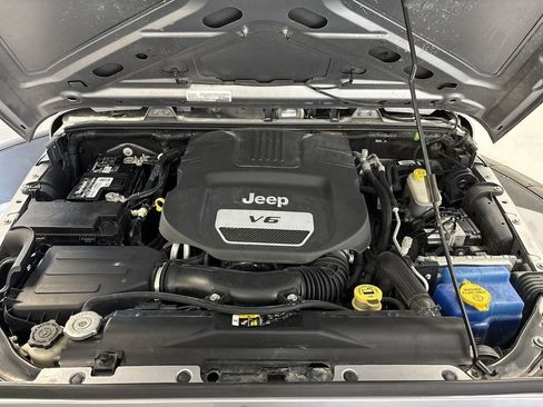 Used 2018 Jeep Wrangler Unlimited Sport AWD/4WD image 12