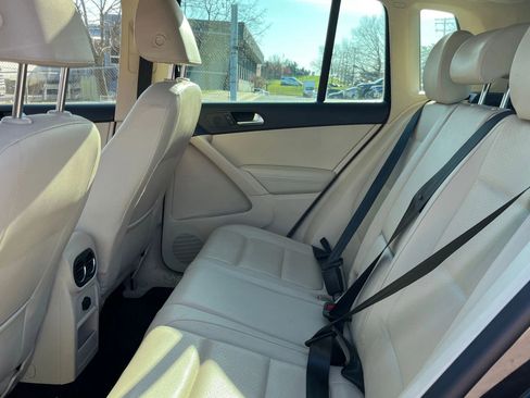 Used 2016 Volkswagen Tiguan SE image 10