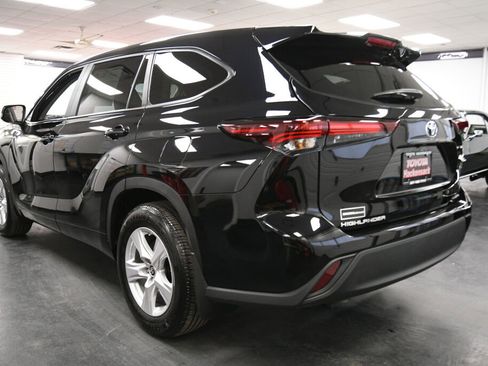 Certified 2024 Toyota Highlander LE image 5