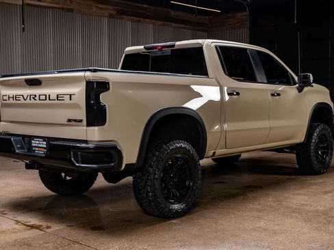 Used 2022 Chevrolet Silverado 1500 ZR2 w/ Technology Package image 10