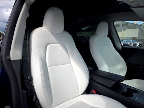 Used 2023 Tesla Model Y Long Range AWD/4WD image 30