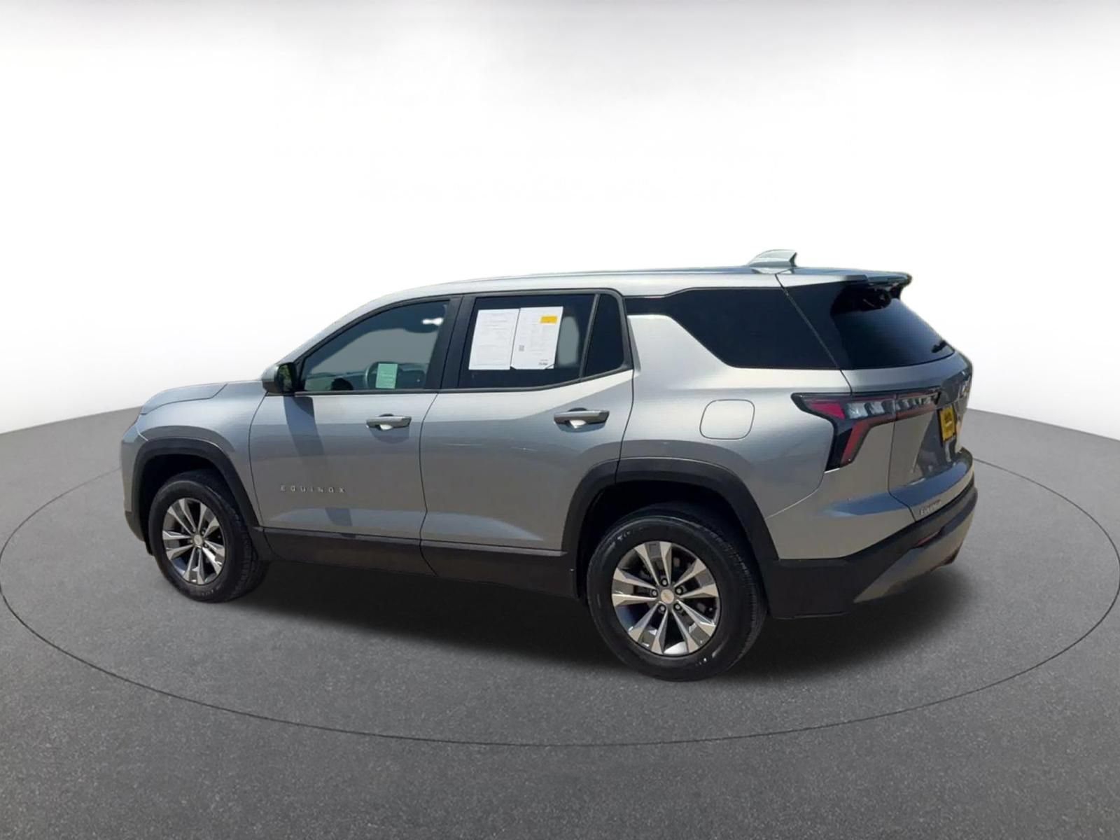 Used 2025 Chevrolet Equinox LT FWD image 9