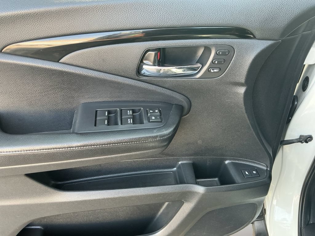 Used 2017 Honda Pilot Elite image 14