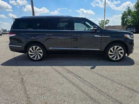 Used 2023 Lincoln Navigator L Reserve AWD/4WD image 2
