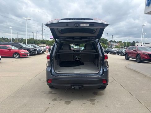 Used 2019 Toyota Highlander XLE AWD/4WD image 42