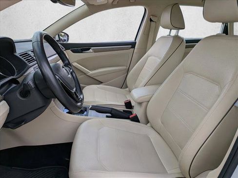 Used 2016 Volkswagen Passat 1.8T SE image 9