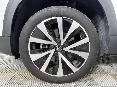 Used 2023 Volkswagen Taos SE FWD image 19